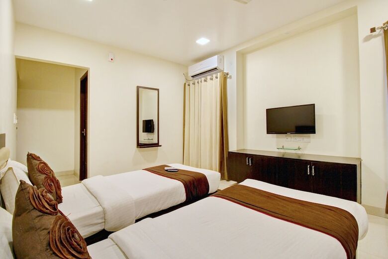 Hotel Oyo 7850 Royal Elite