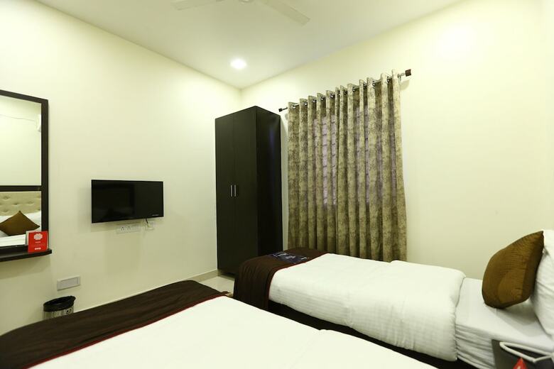 Hotel Oyo 7850 Royal Elite