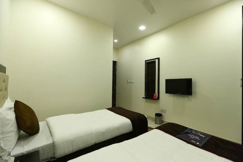 Hotel Oyo 7850 Royal Elite