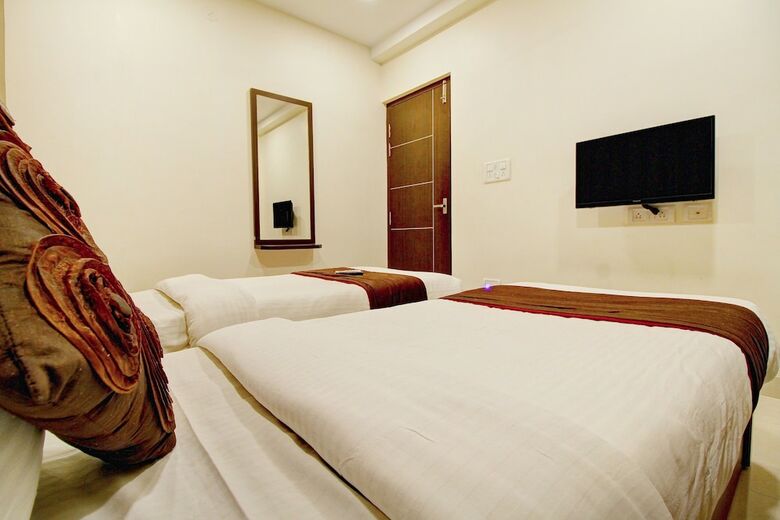 Hotel Oyo 7850 Royal Elite
