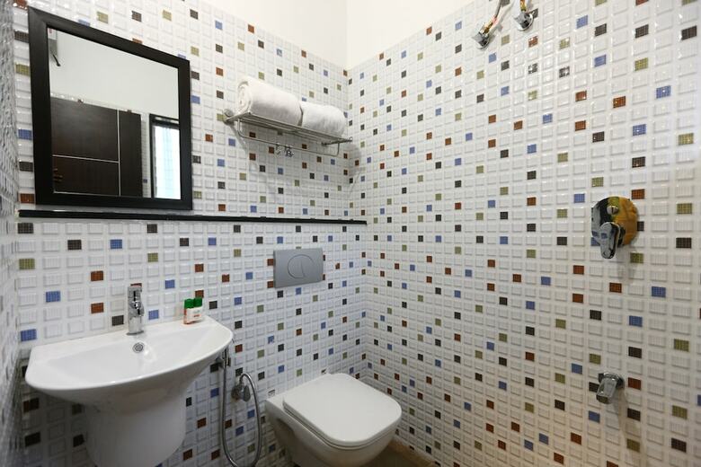 Hotel Oyo 7850 Royal Elite