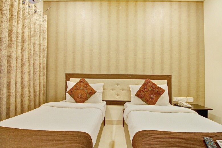 Hotel Oyo 7850 Royal Elite