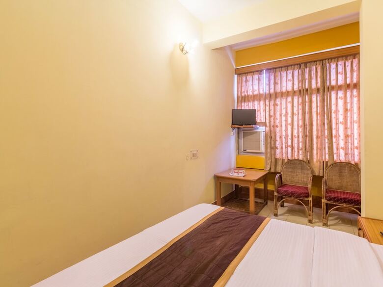 Oyo 5332 Hotel Parnil Palace 1