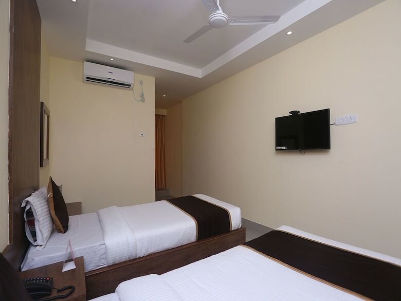 Oyo 9814 Hotel Parnil Palace 2