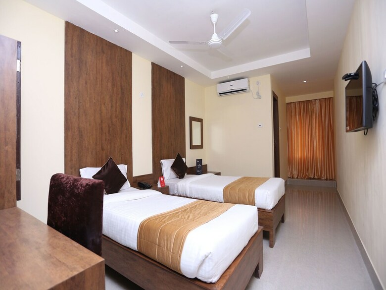 Oyo 9814 Hotel Parnil Palace 2