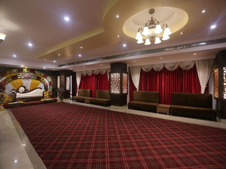 Oyo 9814 Hotel Parnil Palace 2