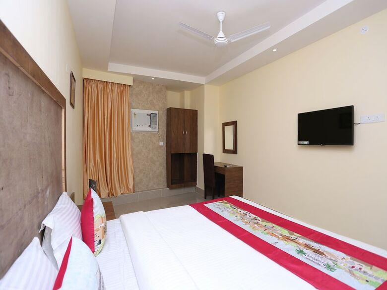 Oyo 9814 Hotel Parnil Palace 2