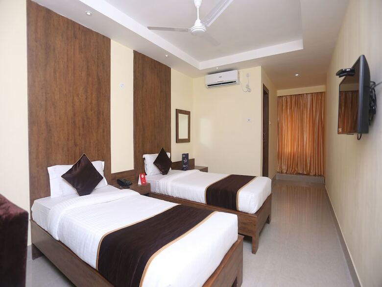 Oyo 9814 Hotel Parnil Palace 2