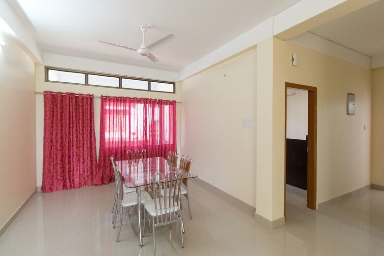 Hotel Oyo 8209 Home Stay Down Town