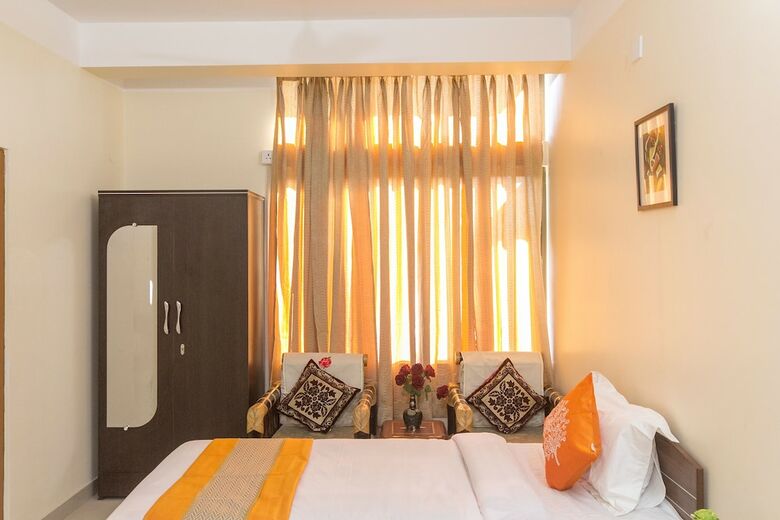 Hotel Oyo 8209 Home Stay Down Town