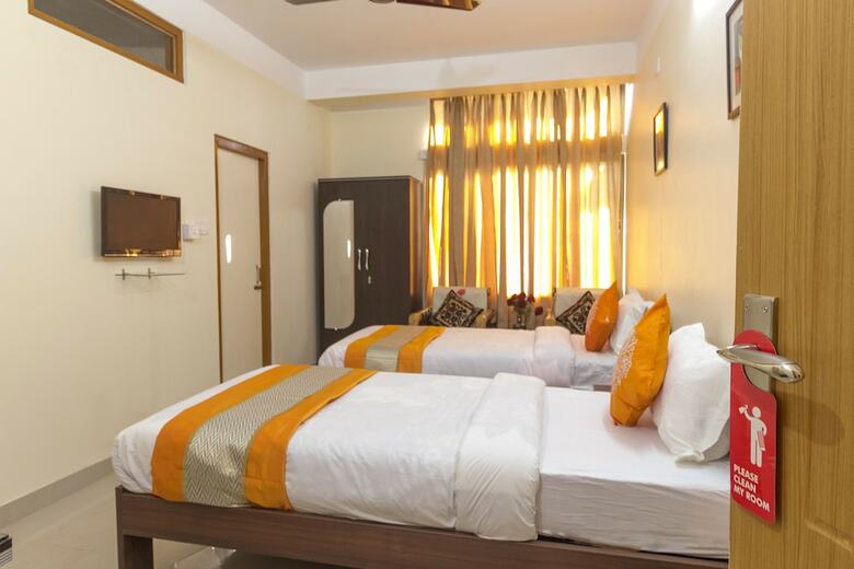Hotel Oyo 8209 Home Stay Down Town