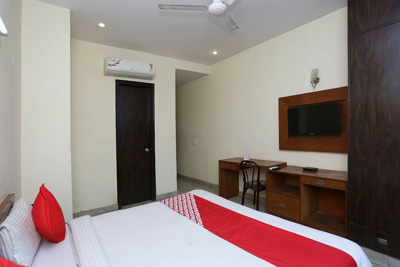 Hotel Oyo 350 Near Medanta