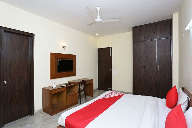 Hotel Oyo 350 Near Medanta