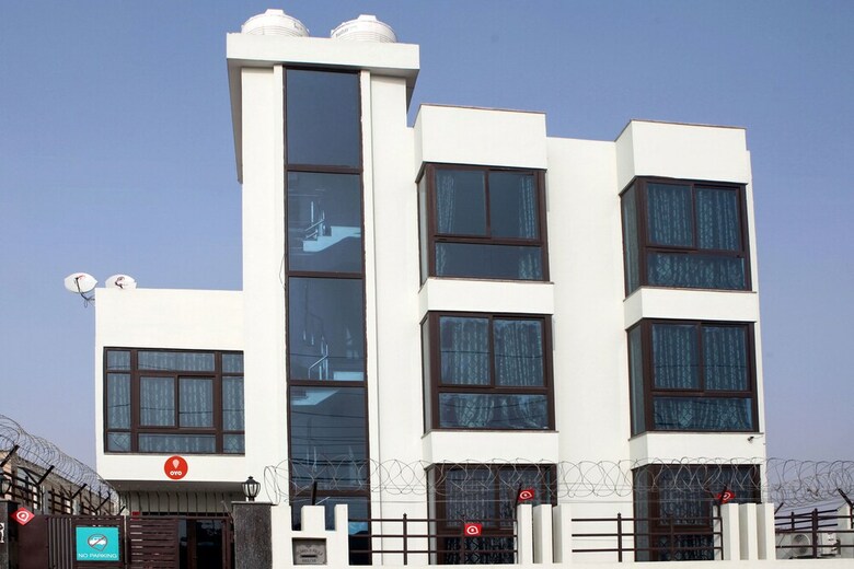 Hotel Oyo 350 Near Medanta