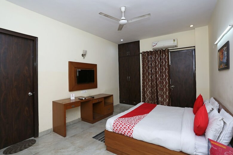 Hotel Oyo 350 Near Medanta