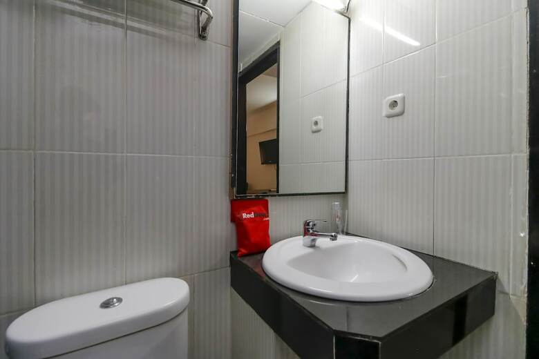 Reddoorz Plus @ Grand Populer Hotel