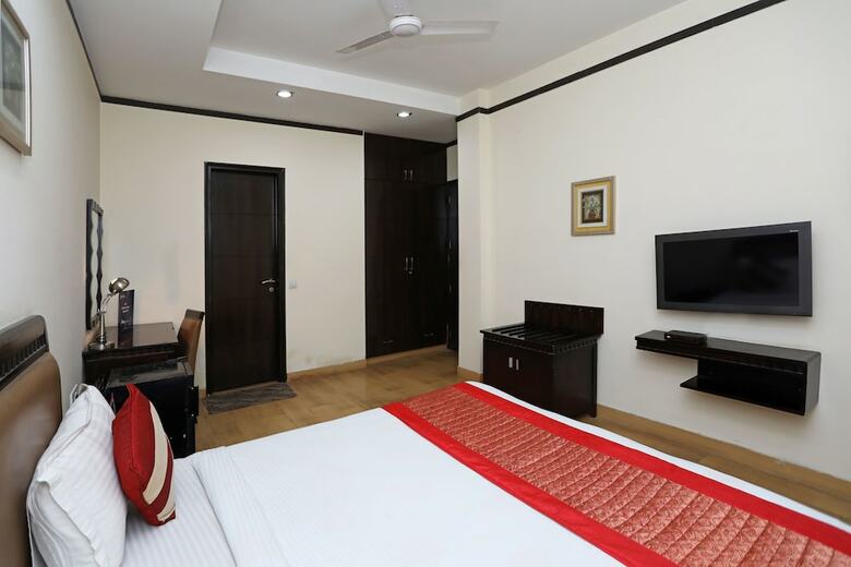 Hotel Oyo 6558 Sd Royal Inn