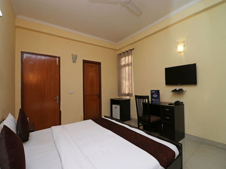 Hotel Oyo 6608 Sector 56