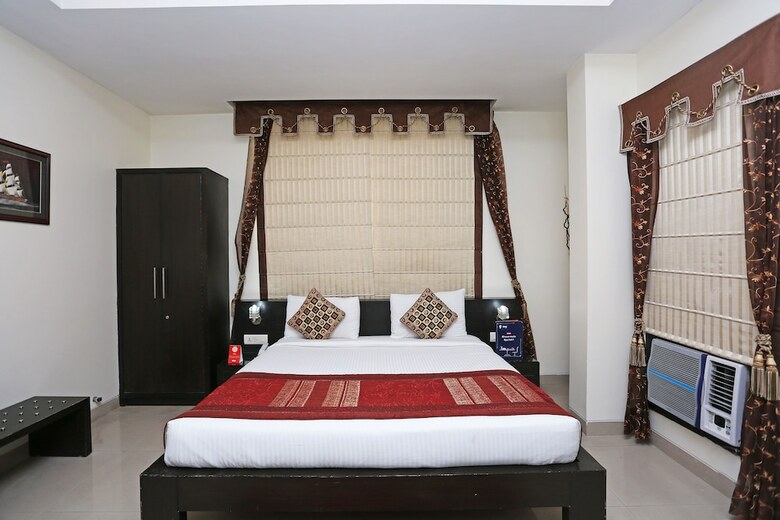 Oyo 9612 Hotel Royal Ramiro