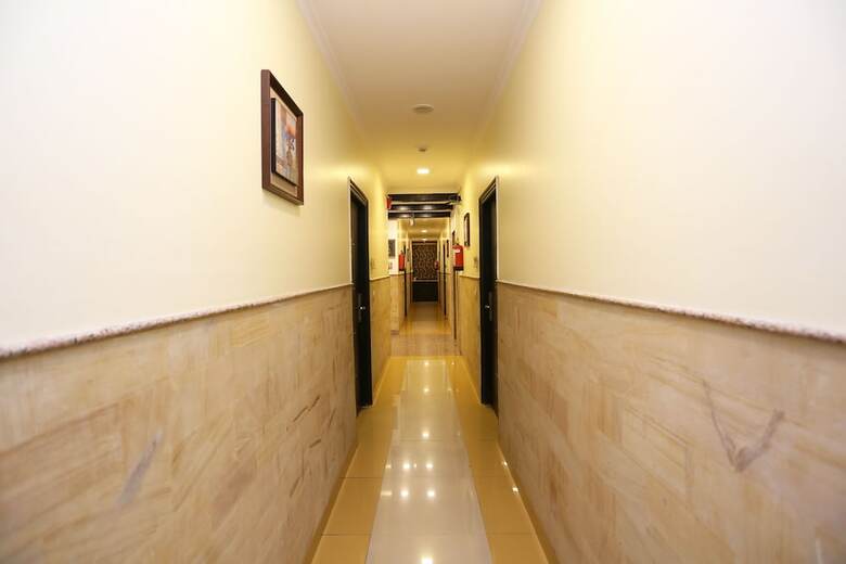 Oyo 9612 Hotel Royal Ramiro