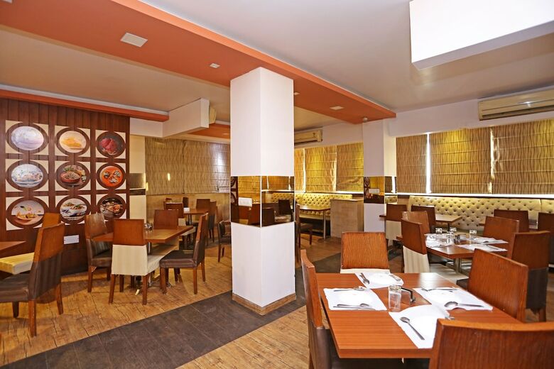 Oyo 9612 Hotel Royal Ramiro