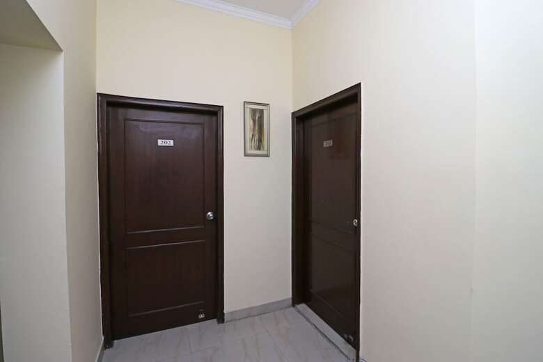 Oyo 10583 Hotel Amigo