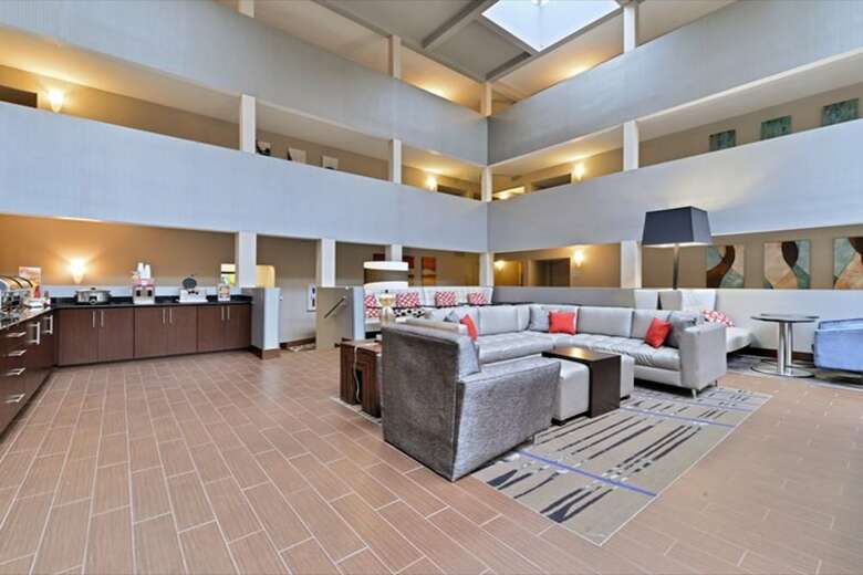 Hotel Quality Suites Nashville Airport