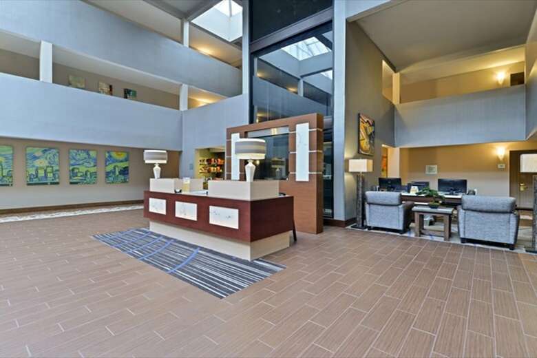 Hotel Quality Suites Nashville Airport
