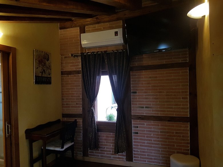 Hostal Segovia