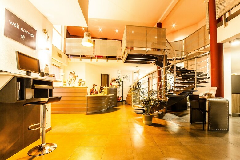 Hotel Les Domes Perpignan Sud By Hosteletour