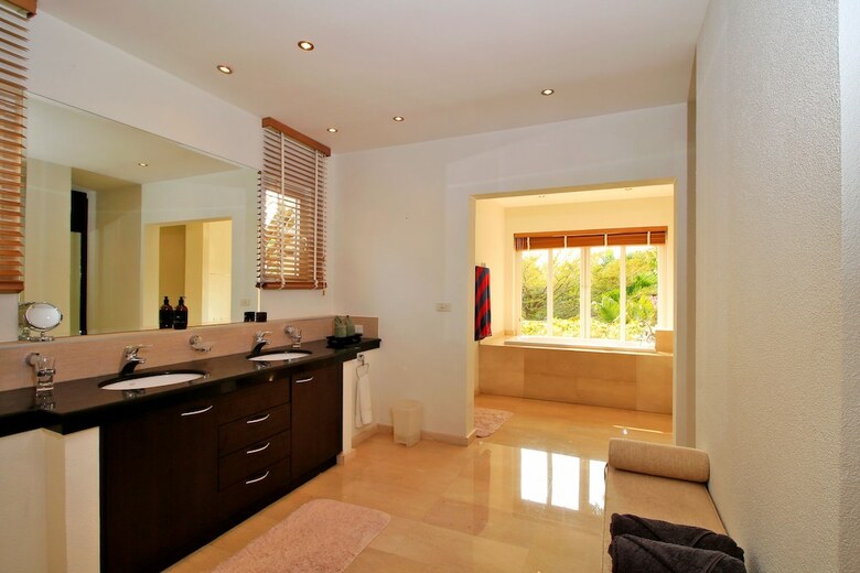 Pattaya Sunset Villa 4 Bedroom Sleeps 8