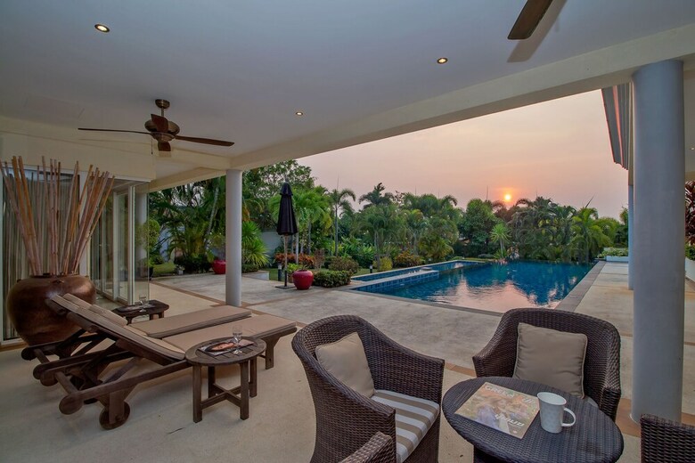 Pattaya Sunset Villa 4 Bedroom Sleeps 8