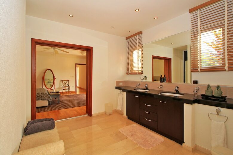 Pattaya Sunset Villa 4 Bedroom Sleeps 8