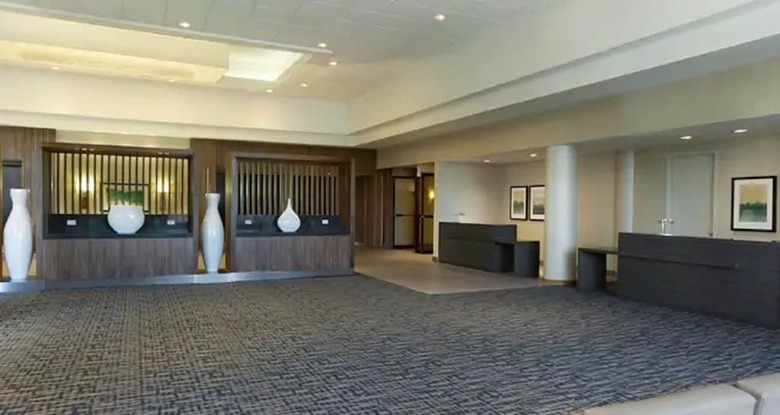 Hilton Toronto Airport Hotel & Suites