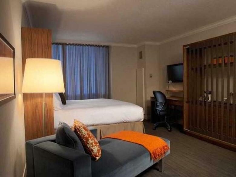 Hilton Toronto Airport Hotel & Suites