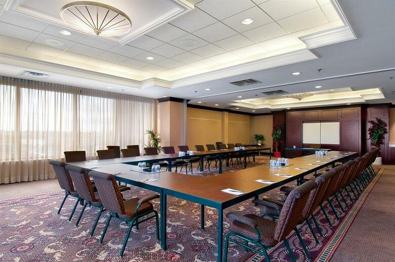 Hilton Toronto Airport Hotel & Suites