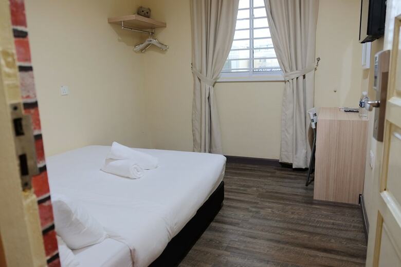 Hotel Natol Homestay - L.a