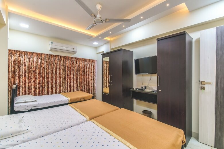 Hotel Nest Inn, Malad