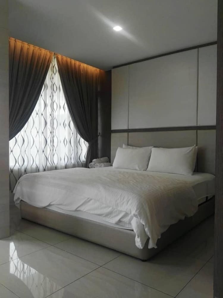 Kluang Container Swimming Pool Hotel
