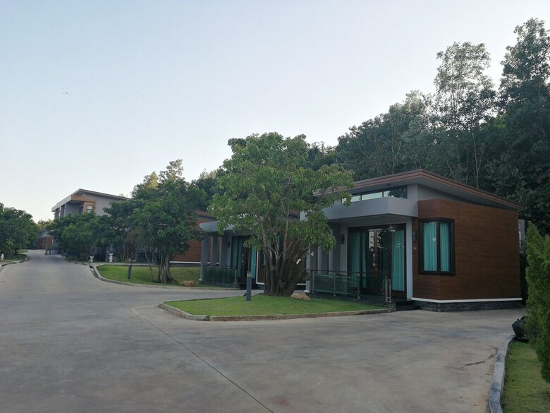 Nutchana Hill Boutique Hotel