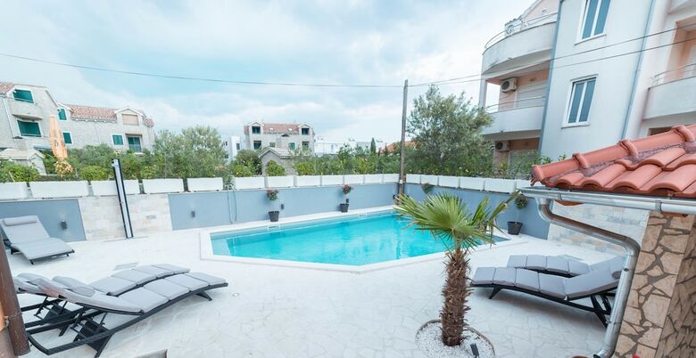 Apartments Marina