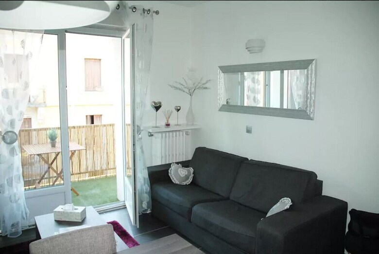 Apartamentos Hyper Center, Terrace On The Canal
