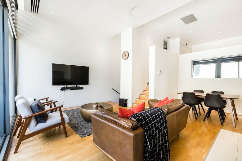Evan, 1bdr Southbank Apartment
