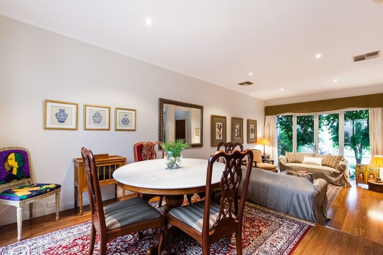 Jasmine, 2bdr Port Melbourne House