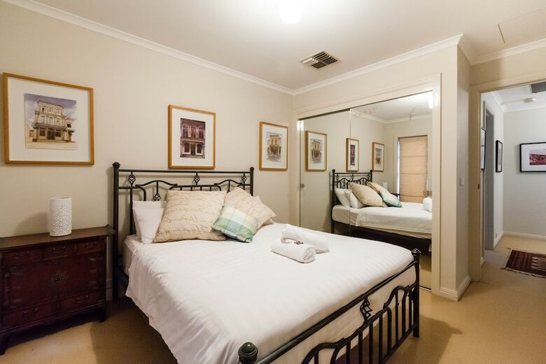 Jasmine, 2bdr Port Melbourne House