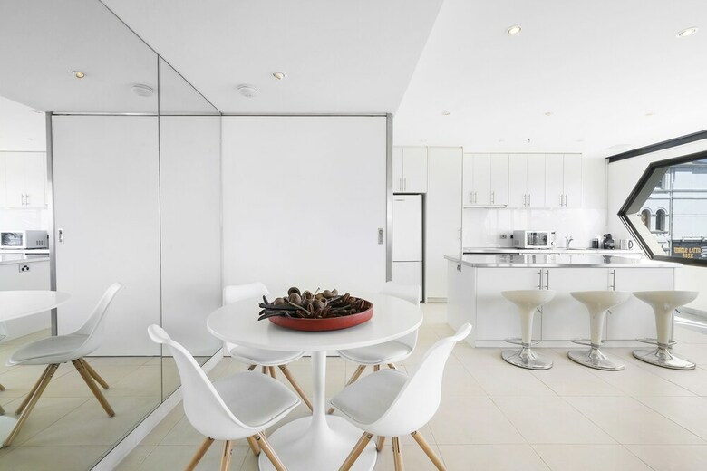 Elaine, 2bdr St.kilda Apartment
