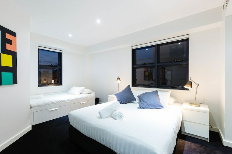 Maddison, 3bdr Port Melbourne Apartment