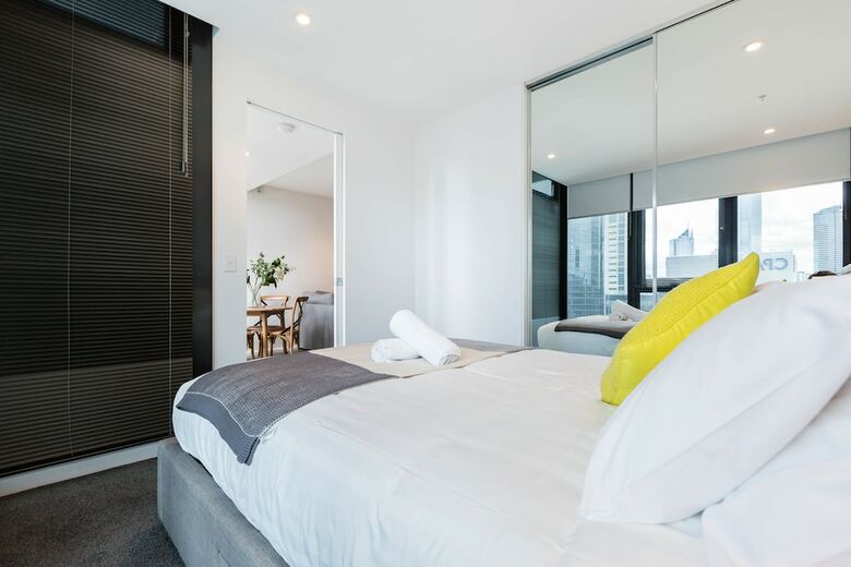 Sonya, 2bdr Southbank Apartment