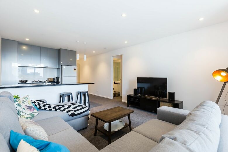 Sonya, 2bdr Southbank Apartment