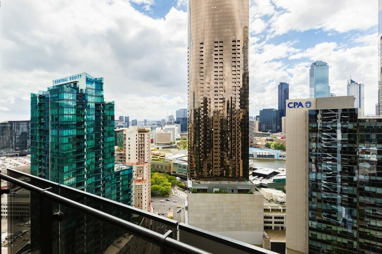 Sonya, 2bdr Southbank Apartment